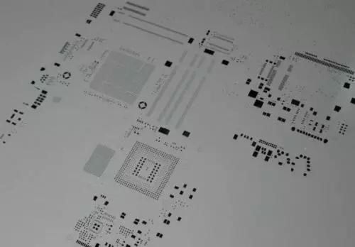 FABFM PCB上的一個插件電阻